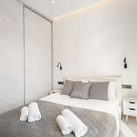 Elio 2 Apartment